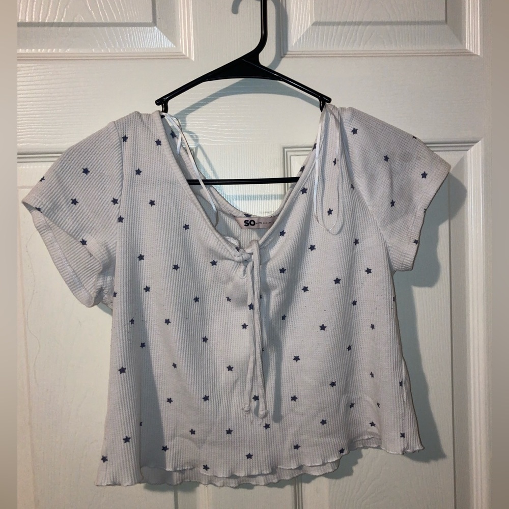 So brand, blue star cropped length shirt